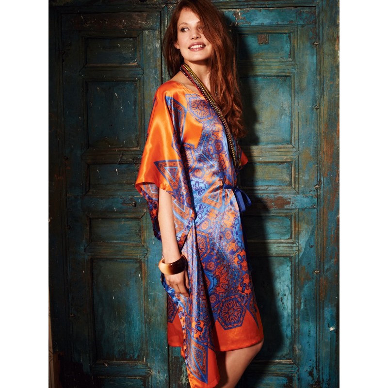 Pattern Straight-cut dress...