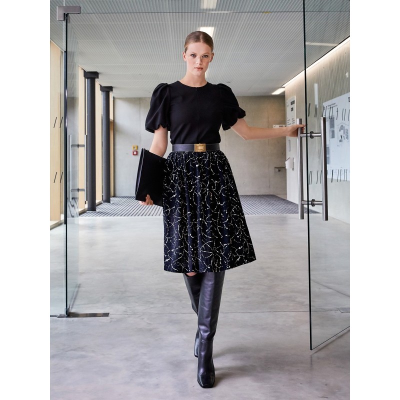 Pattern A skirt with a lush...