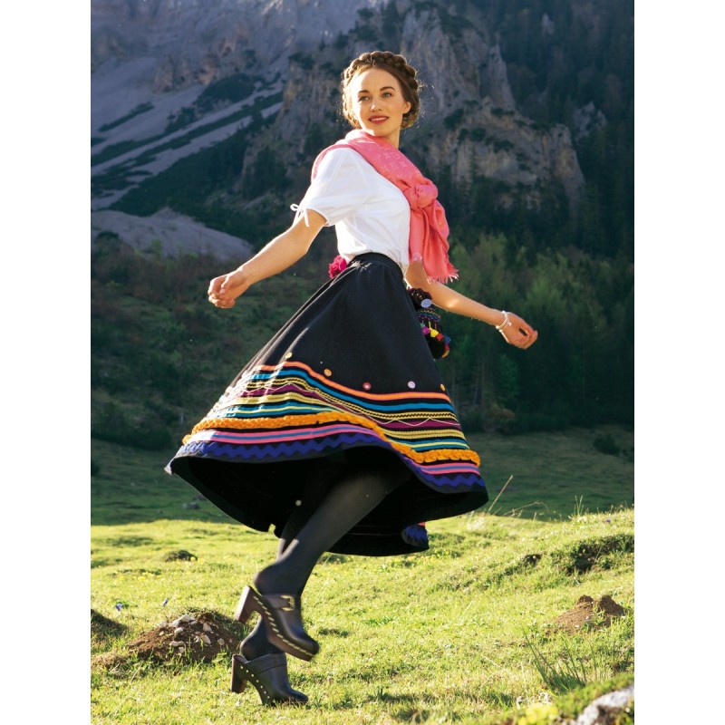 Pattern A skirt with a lush...